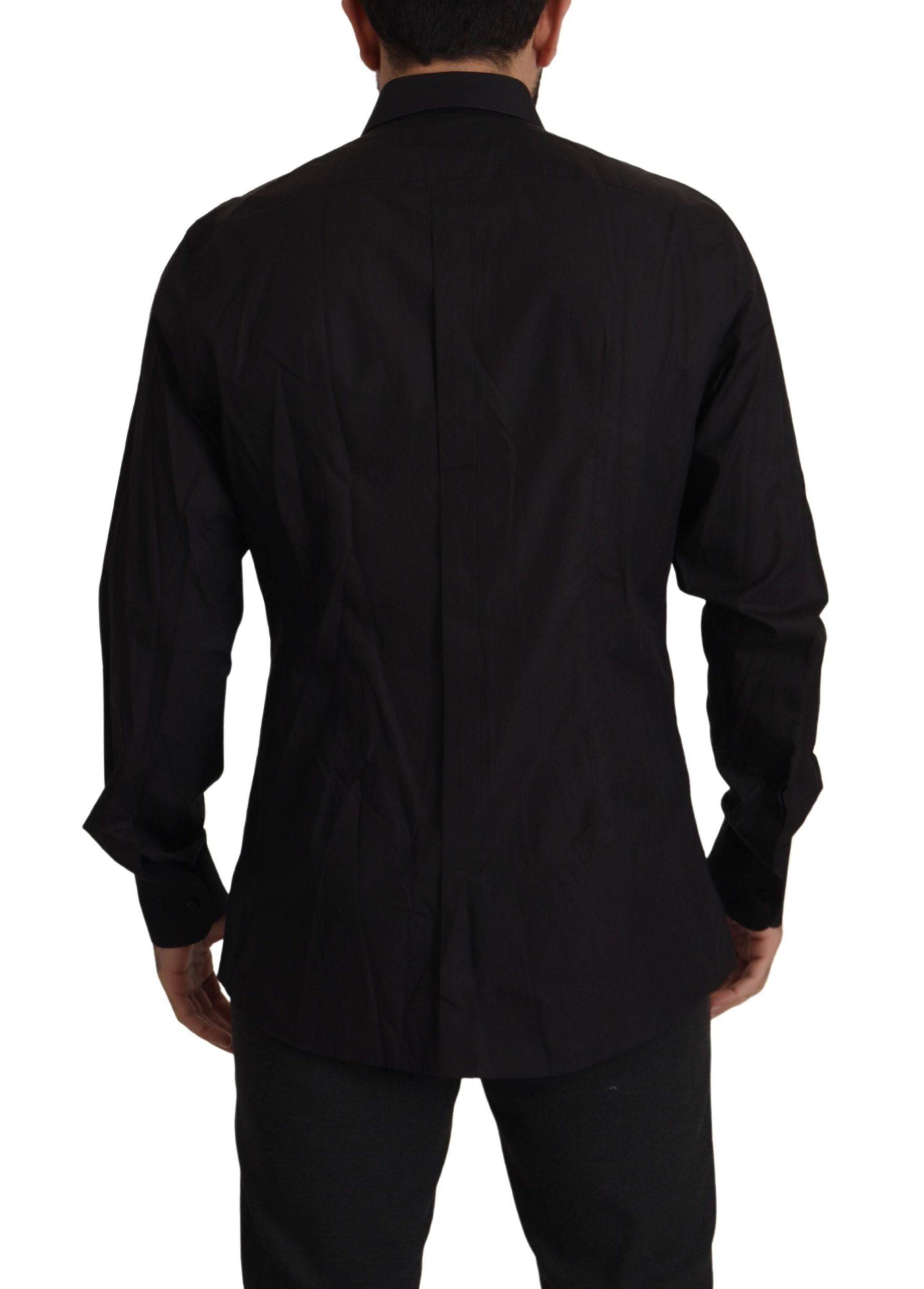 Chemise de smoking noire à boutons dorés Dolce & Gabbana, coupe slim fit, en tissu élégant et raffinée.