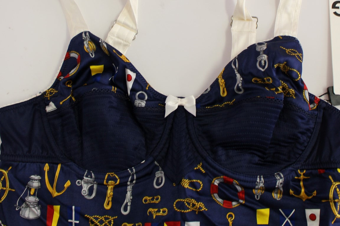 T-shirt sans manches Dolce & Gabbana avec motif de marin bleu, design élégant et moderne, visible sur le mannequin.