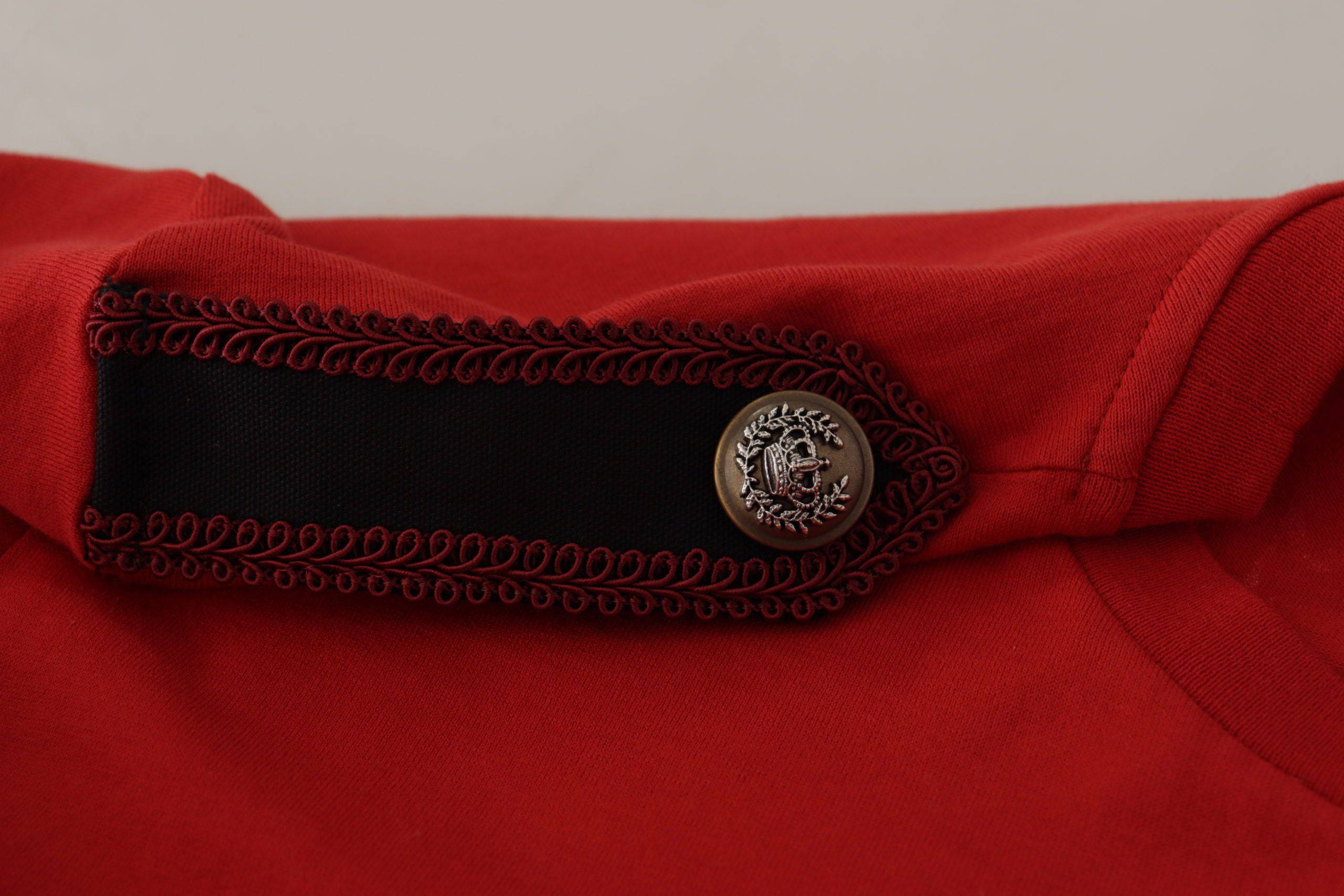 T-shirt Dolce & Gabbana rouge Amor Vincit Omnia à col rond avec logo sur le devant, vue de face.