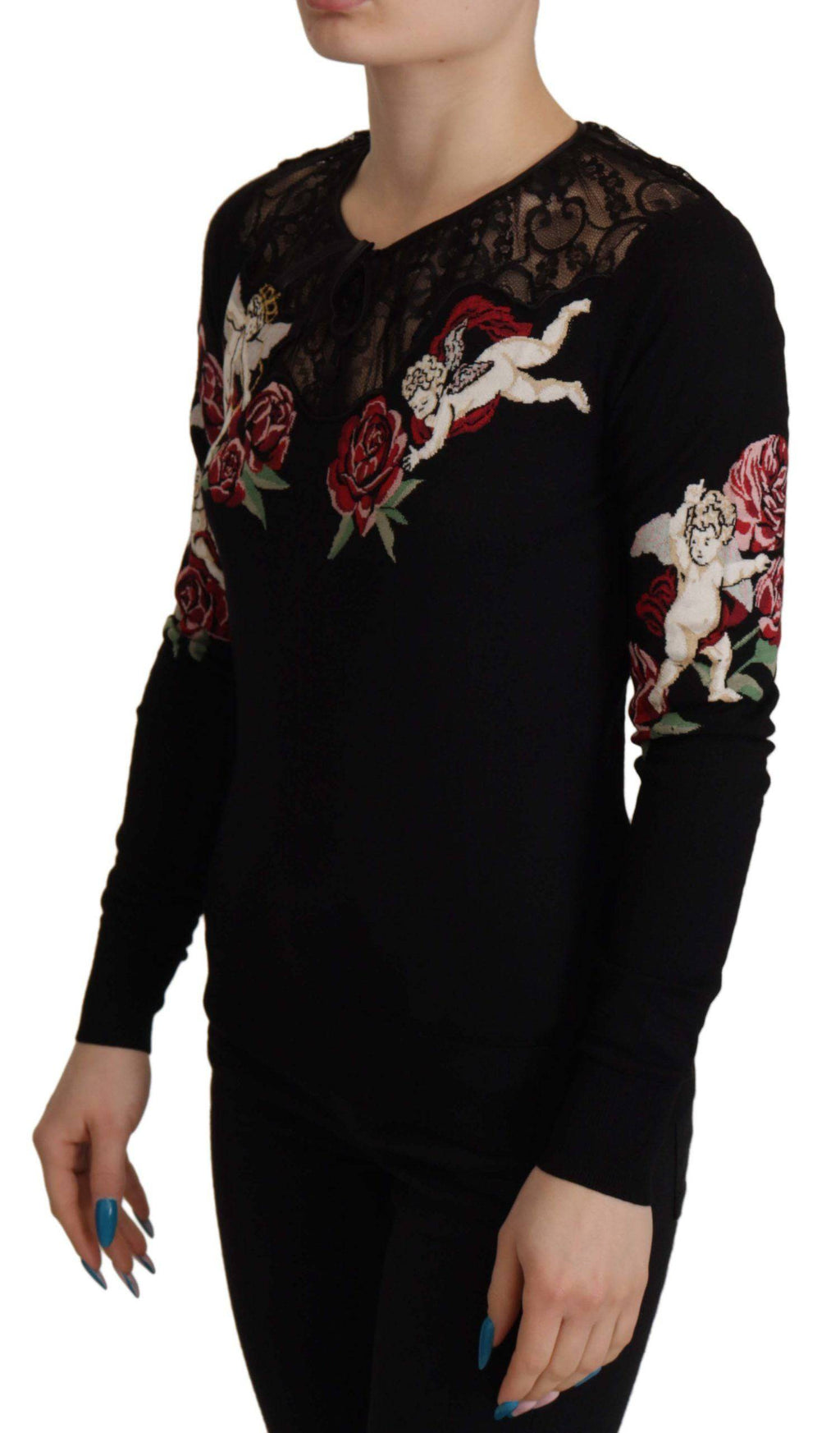Cardigan noir Dolce & Gabbana en dentelle avec motifs de roses Angel, doux et élégant, porté sur un mannequin.