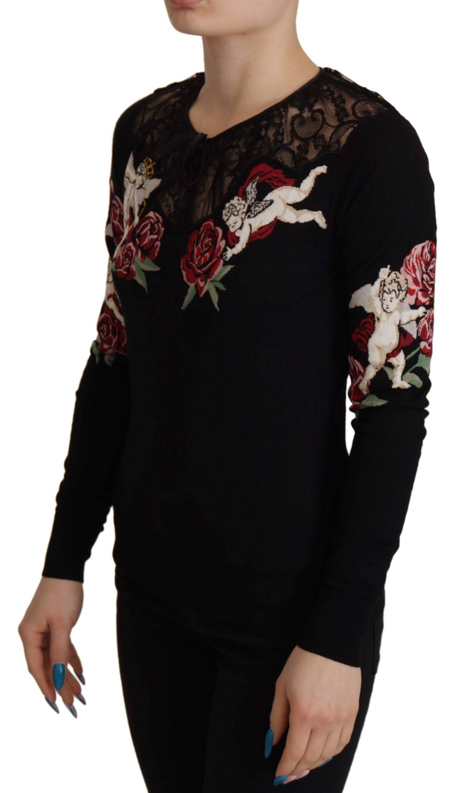 Cardigan noir Dolce & Gabbana en dentelle avec motifs de roses Angel, doux et élégant, porté sur un mannequin.