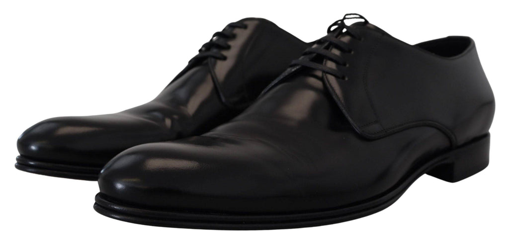 Chaussures formelles en cuir noir Dolce & Gabbana pour homme, élégantes et sophistiquées, visibles en gros plan.