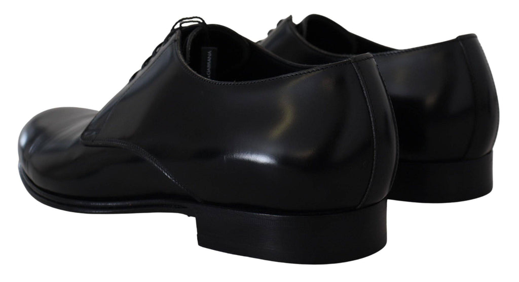 Chaussures formelles en cuir noir Dolce & Gabbana pour homme, élégantes et sophistiquées, visibles en gros plan.