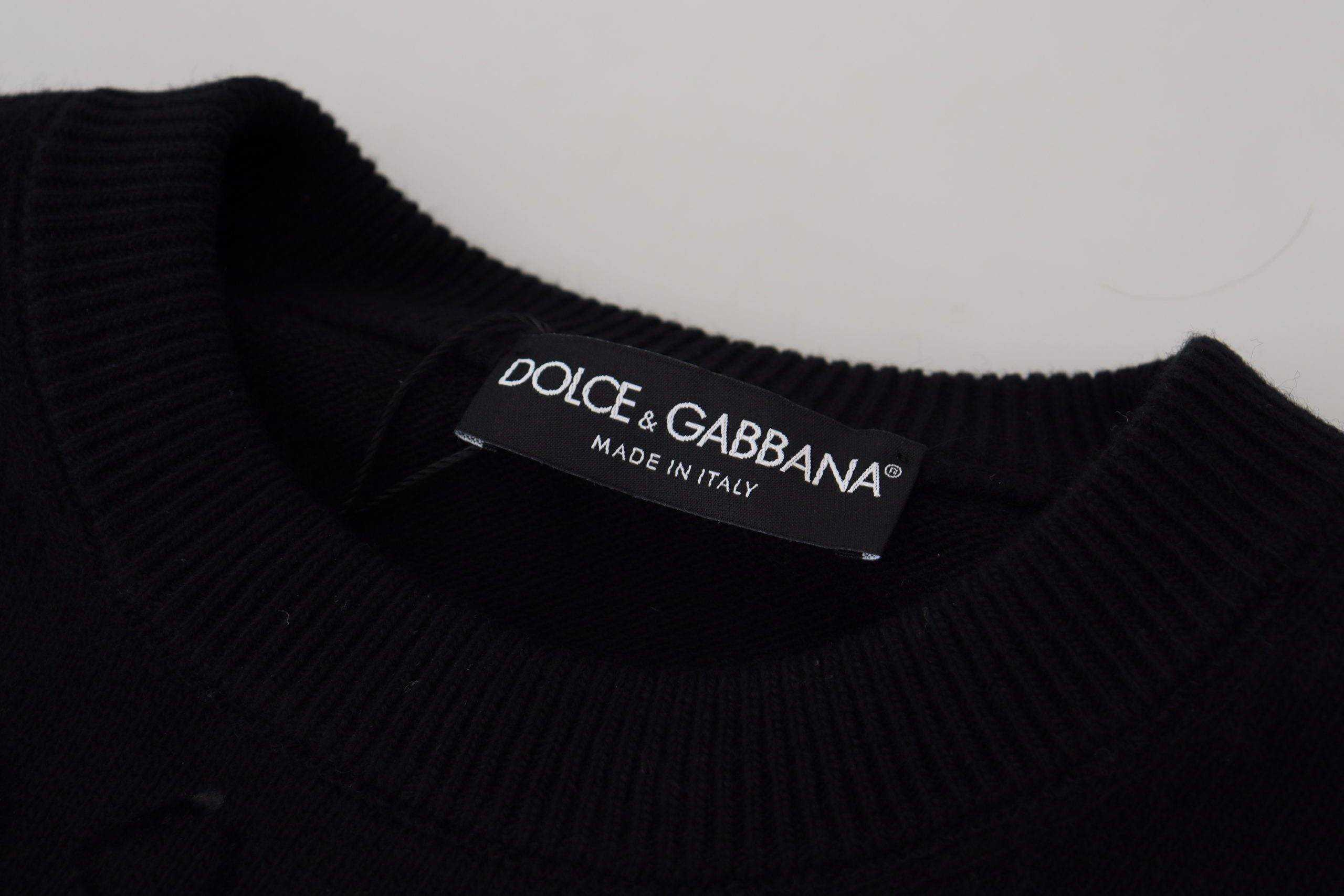 Pull en laine noir Dolce & Gabbana avec motif logo, col rond et style décontracté visible sur l'image.