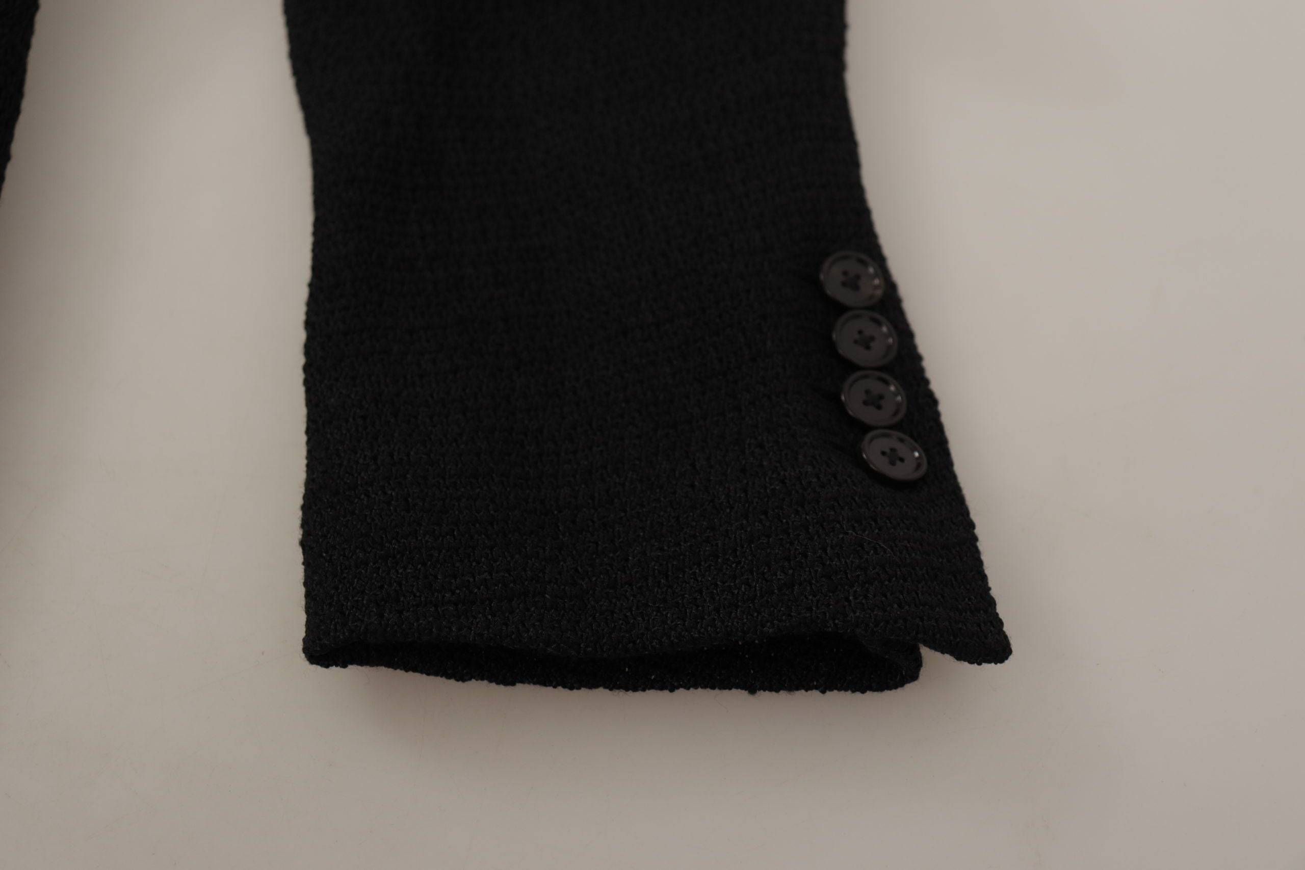 Manteau noir Dolce & Gabbana pour homme, blazer à un seul boutonnage, élégant et classique, porté sur un mannequin.