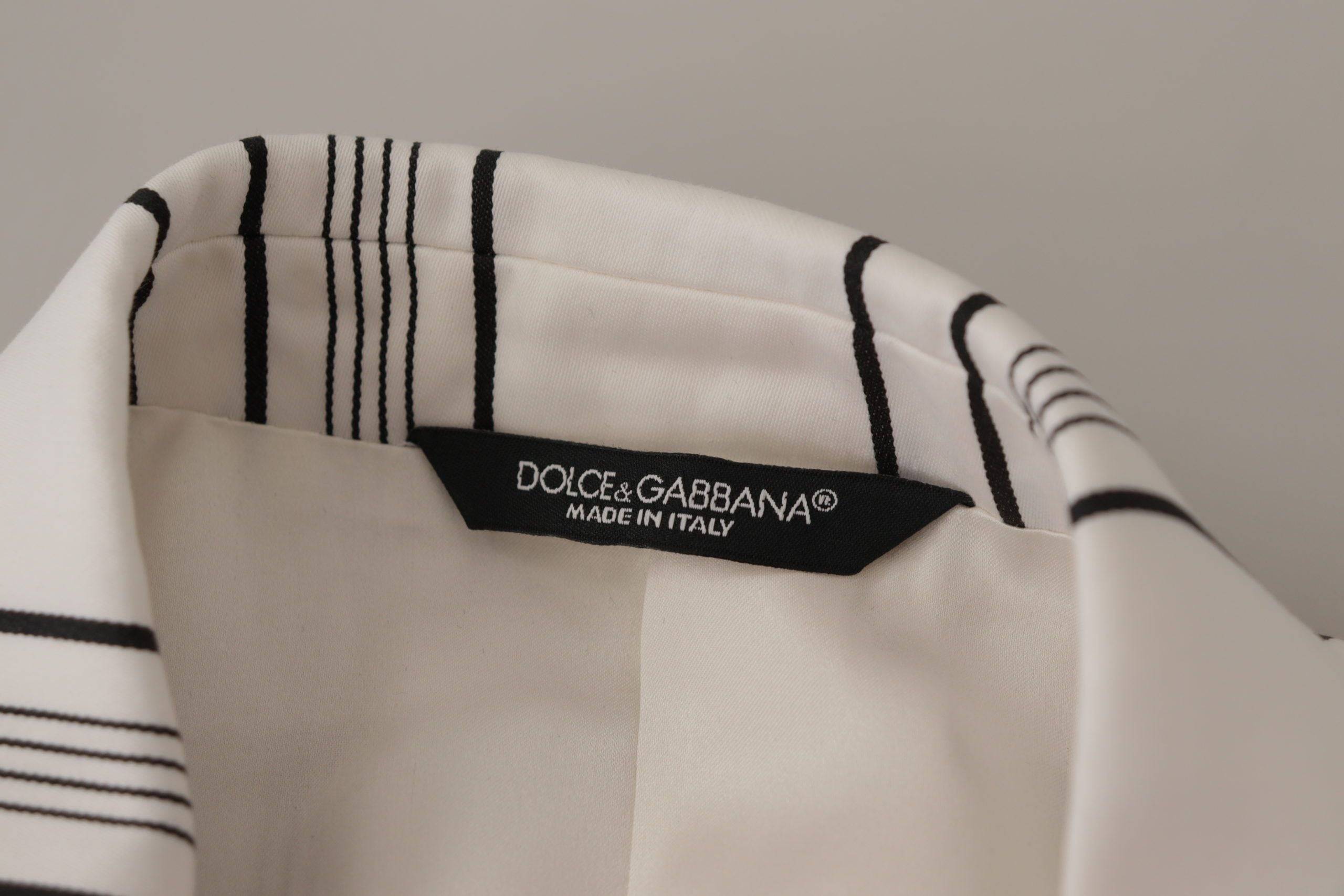 Blazer blanc à rayures en coton Dolce & Gabbana, coupe classique à un bouton, détails élégants et tissu léger.