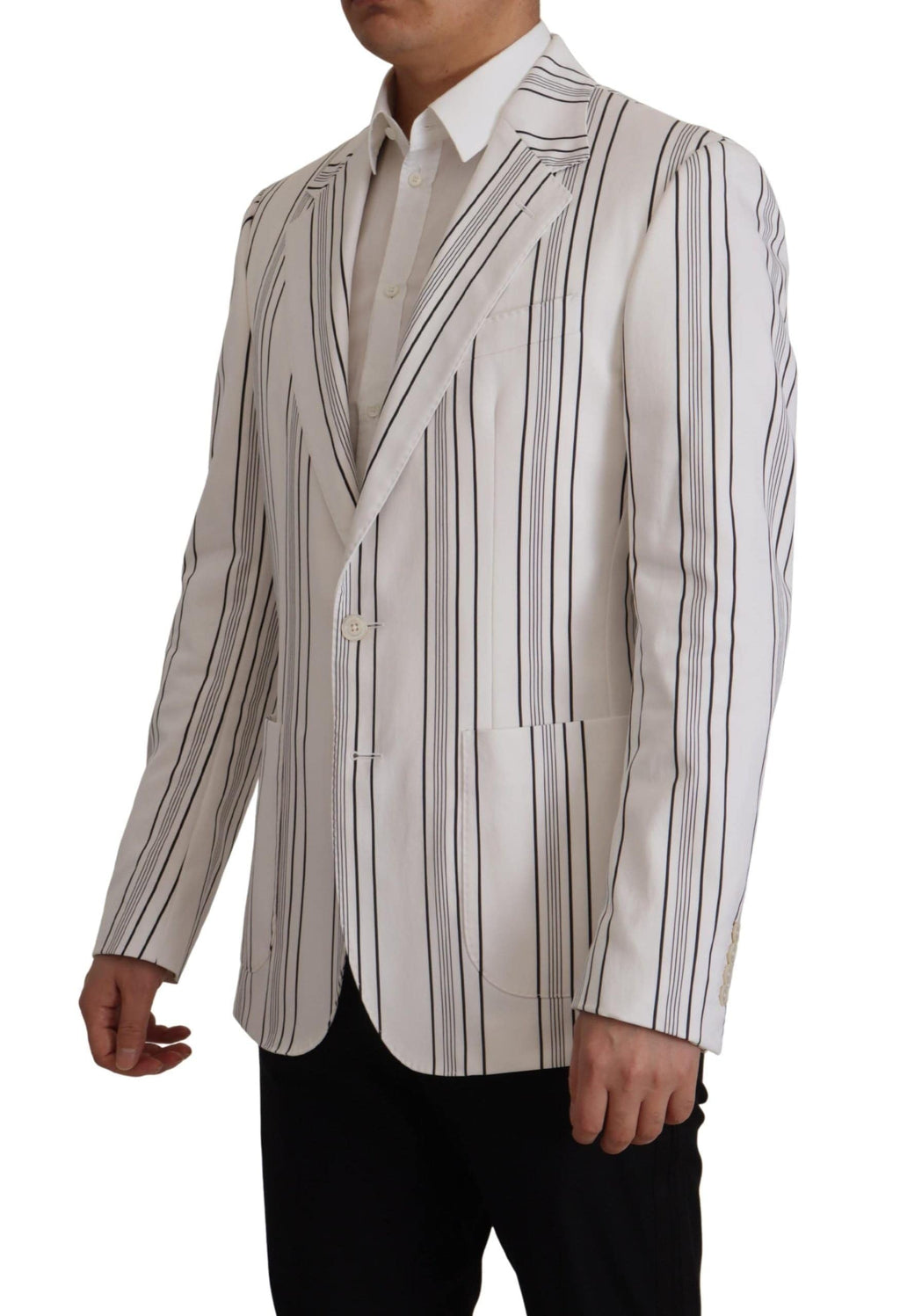 Blazer en coton blanc à rayures Dolce & Gabbana, coupe simple boutonnage avec col cranté, porté sur un mannequin.