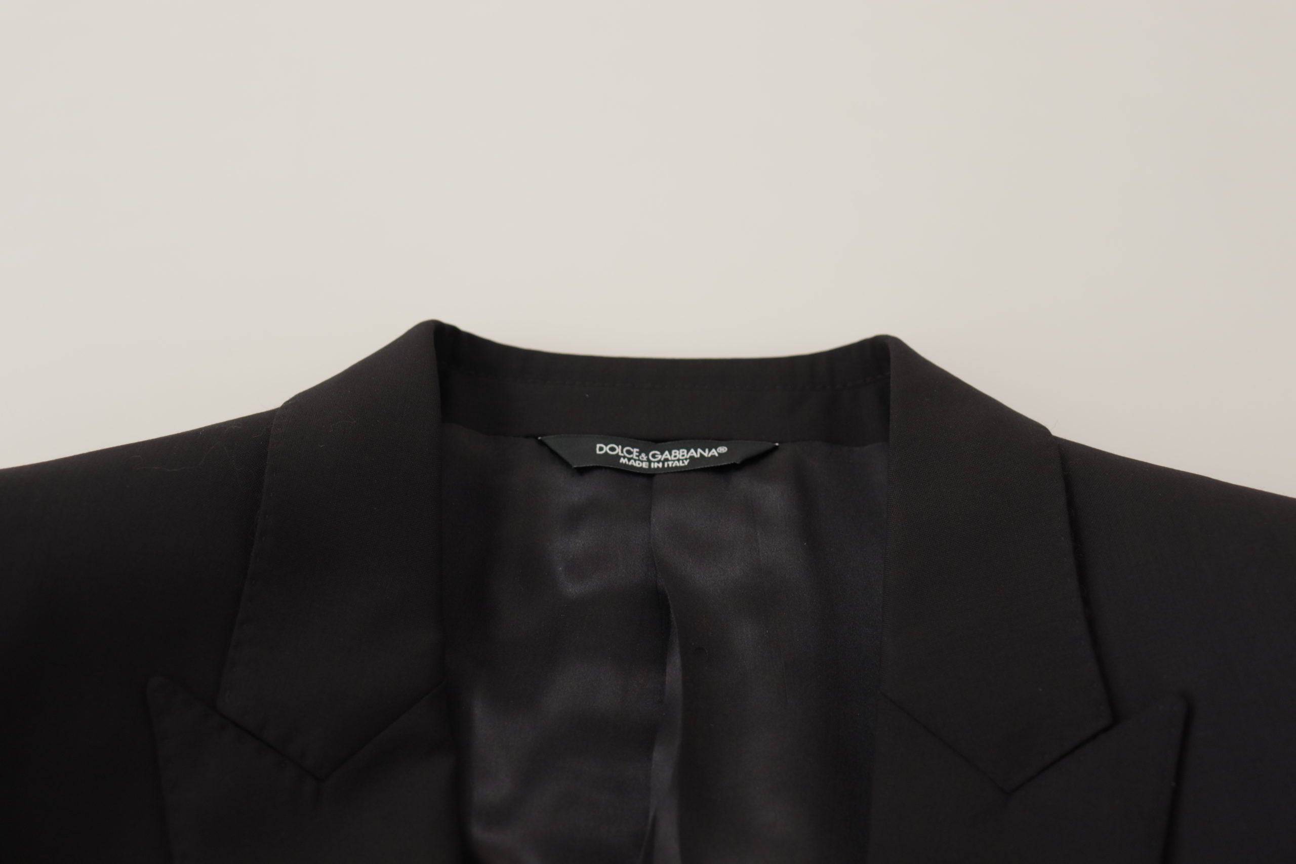 Veste blazer noire à un bouton Dolce & Gabbana Martini, coupe classique et élégante, portée pour un style sophistiqué.