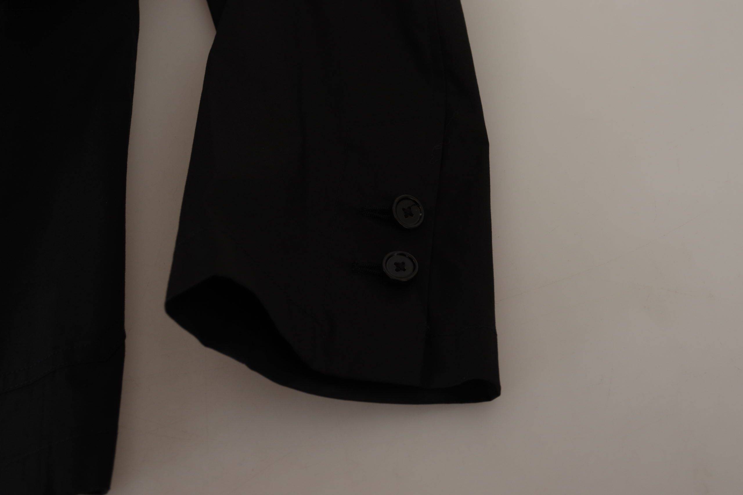 Veste blazer noire en coton Dolce & Gabbana à un seul bouton, coupe élégante et classique, portée pour un style sophistiqué.