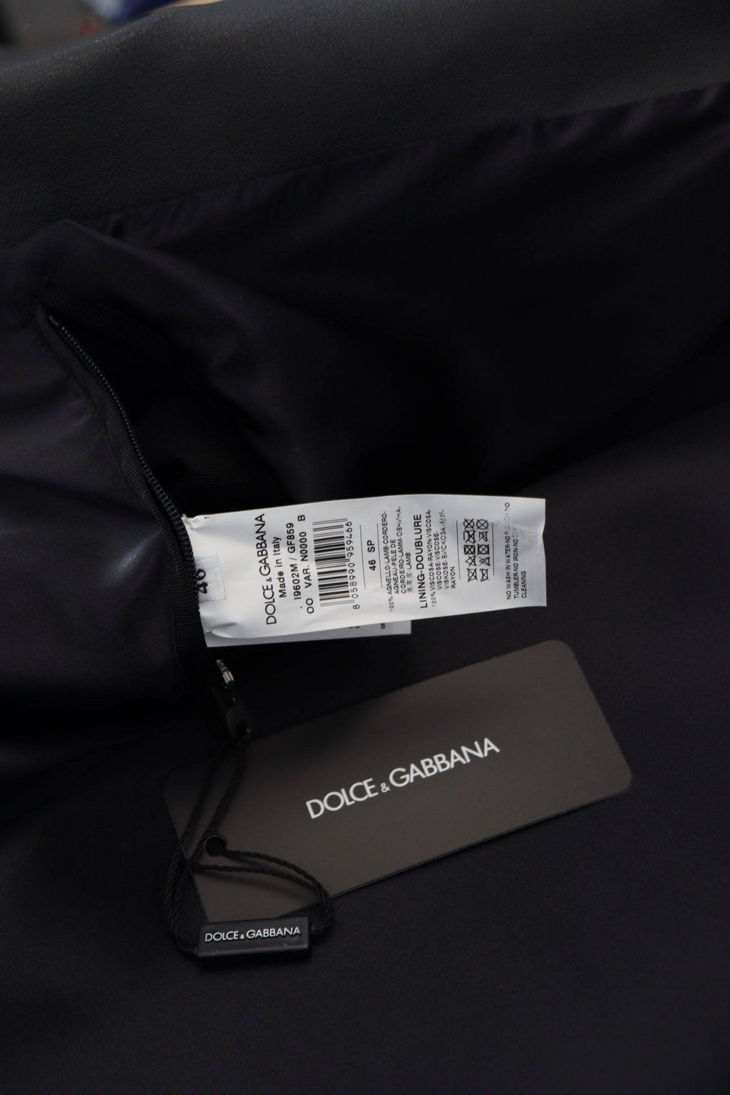 Veste en cuir noir de style motard de Dolce & Gabbana avec fermeture éclair, détails en cuir et coupe ajustée.