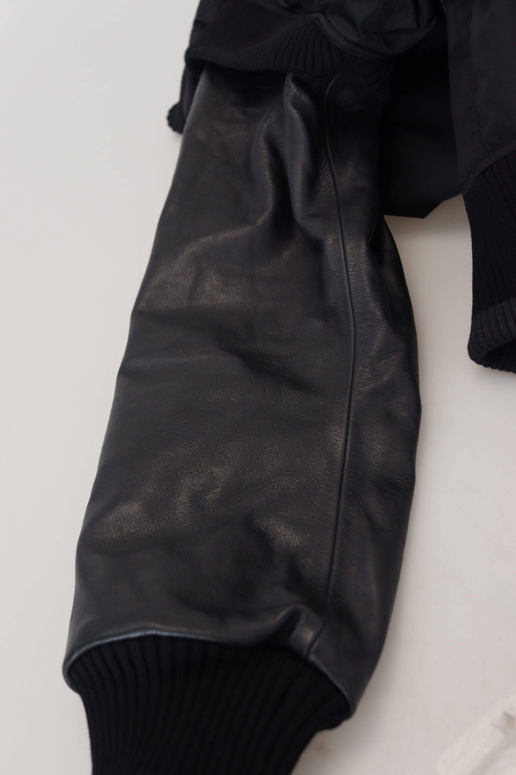 Veste noir en nylon Dolce & Gabbana avec boutons en cristal, vêtement élégant et moderne, vue de face.