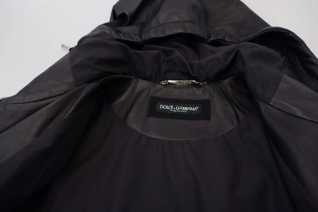 Veste en cuir noir Dolce & Gabbana avec capuche, style blouson, visible en détail sur l'image.