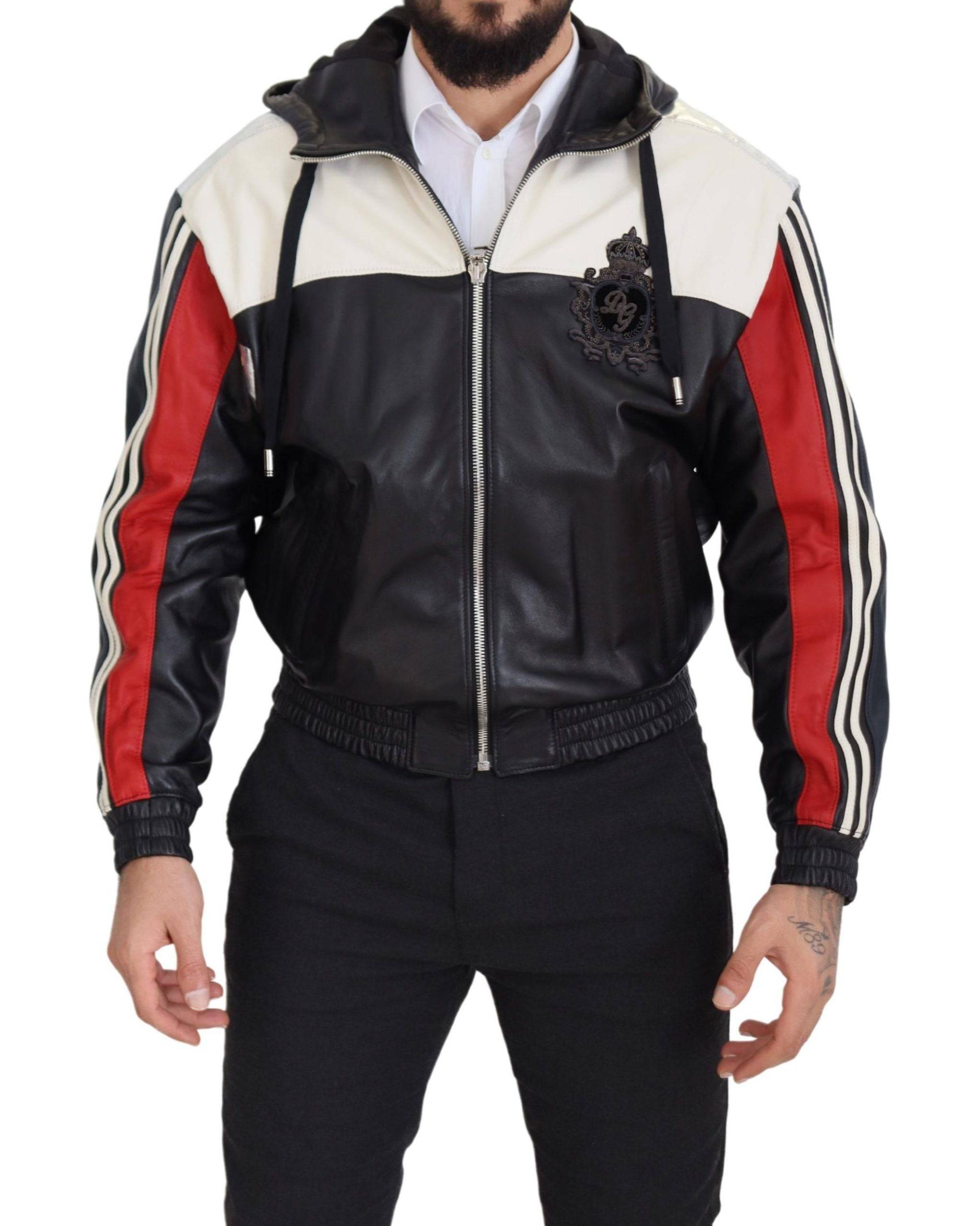 Blouson Dolcé & Gabbana en cuir noir avec capuche, coupe moderne, détail élégant, porté sur un mannequin.