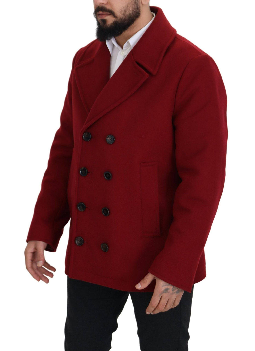 Manteau en laine rouge Dolce & Gabbana à double boutonnage, élégant et chaud, porté sur un mannequin.
