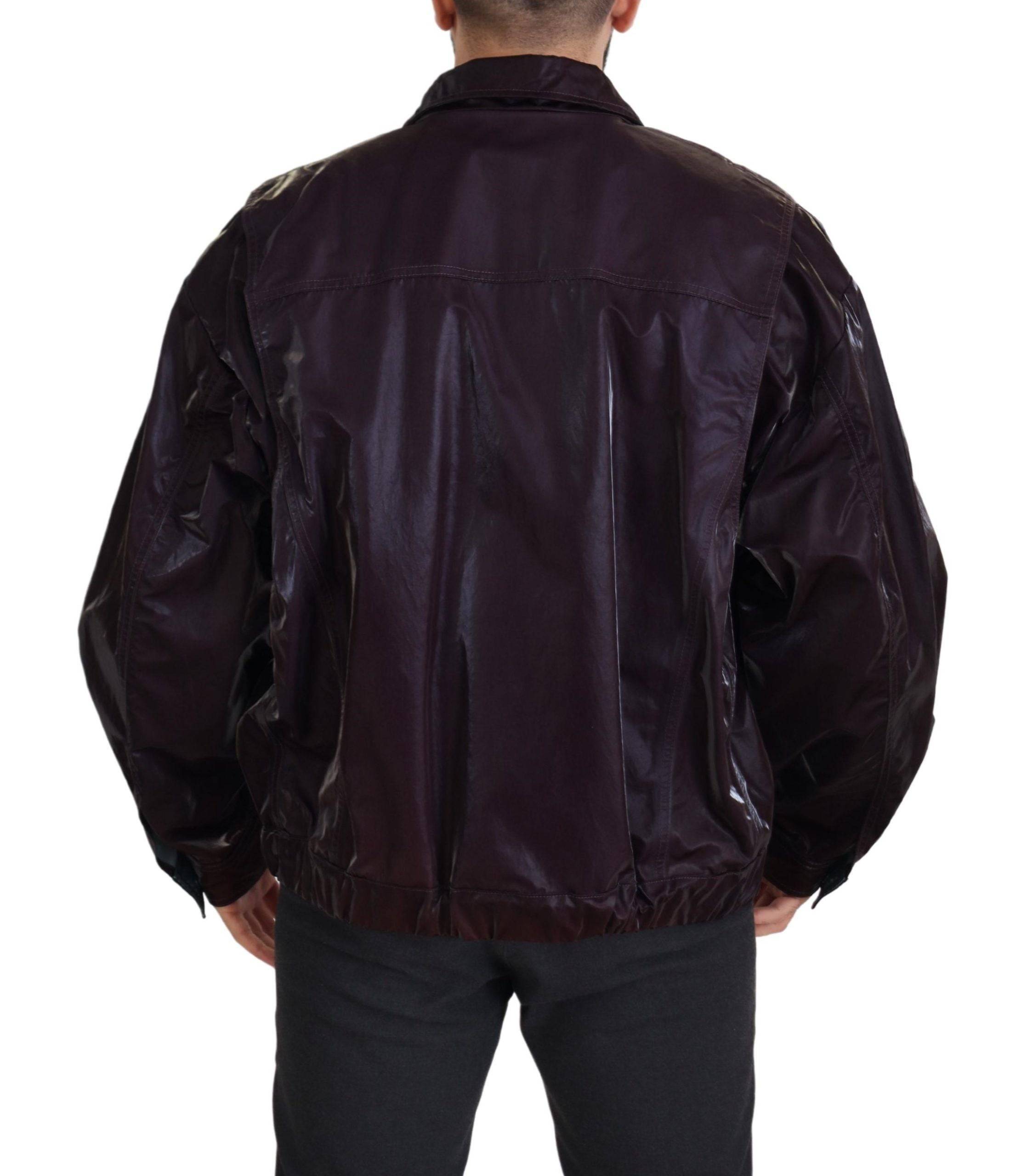 Manteau homme Dolce & Gabbana en nylon bordeaux avec col, veste élégante et tendance, vue en gros plan.