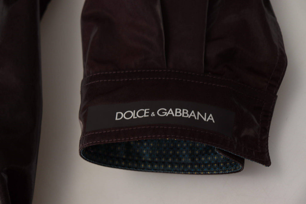 Manteau pour homme Dolce & Gabbana en nylon bordeaux avec col, veste élégante et moderne, vue de face.