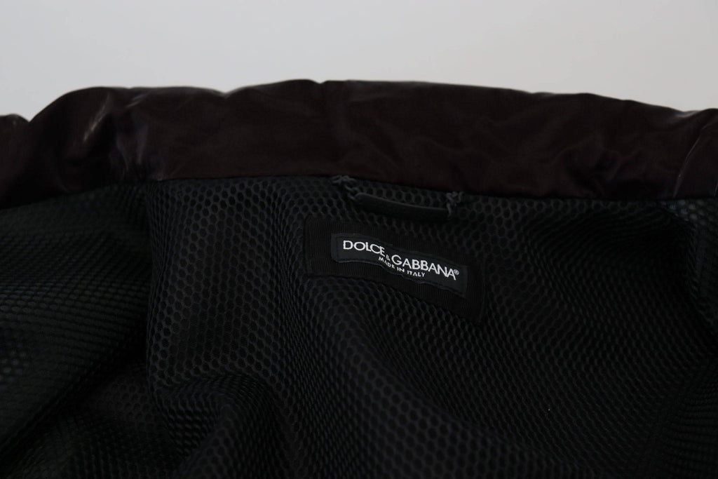 Manteau homme en nylon bordeaux avec col Dolce & Gabbana, veste élégante et moderne.