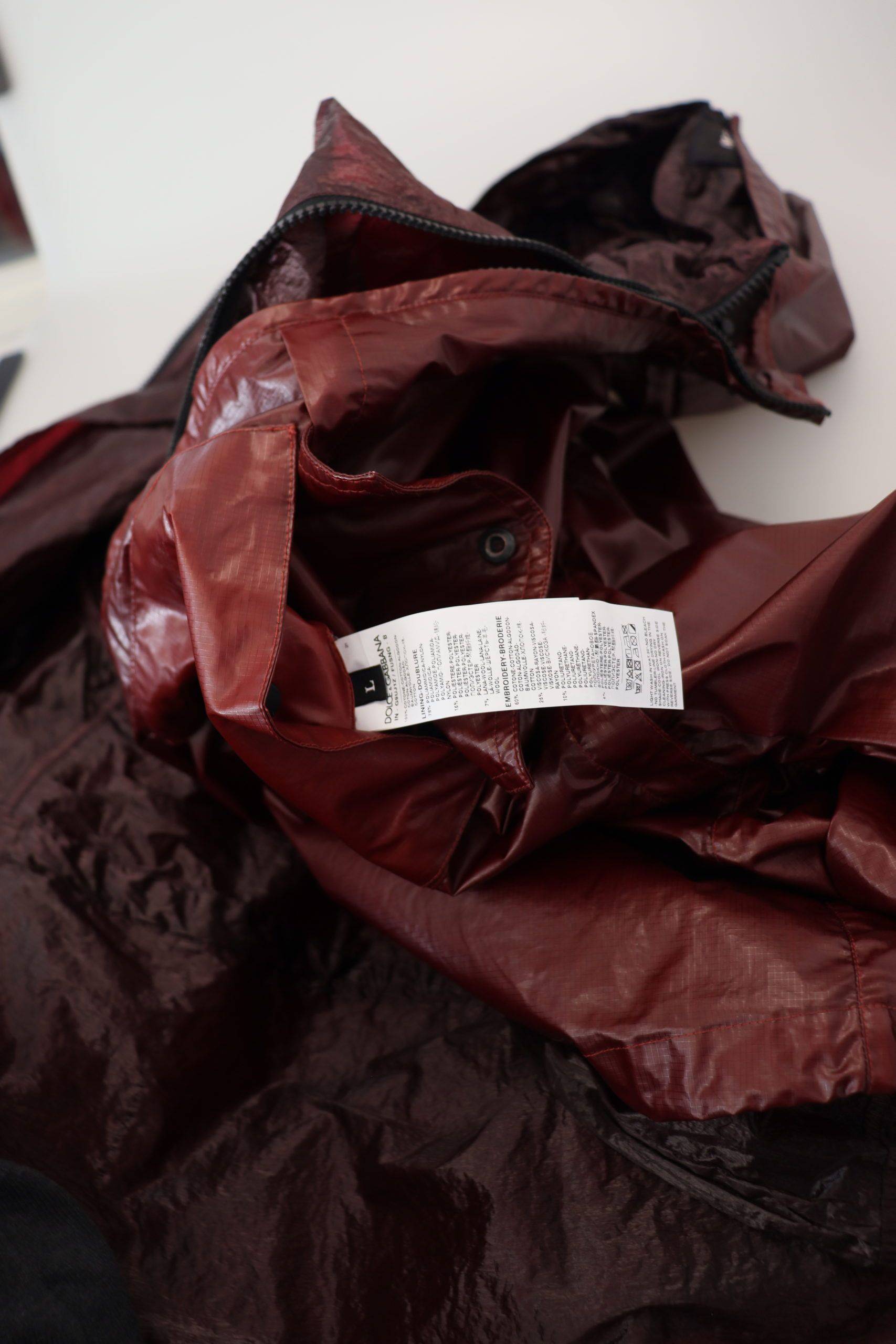 Veste à capuche en coton Bordeaux Dolce & Gabbana avec zip complet, style décontracté et détails modernes.
