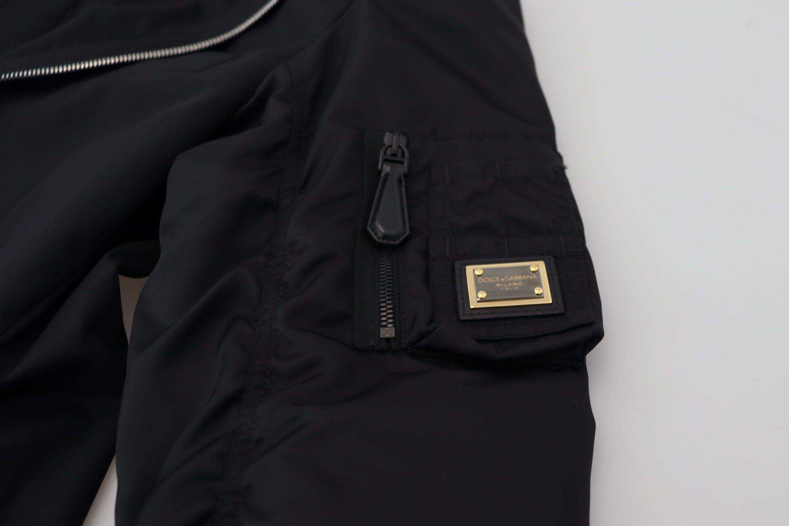 Veste longue en laine noire Dolce & Gabbana avec zip intégral et manches longues, style élégant et sophistiqué.