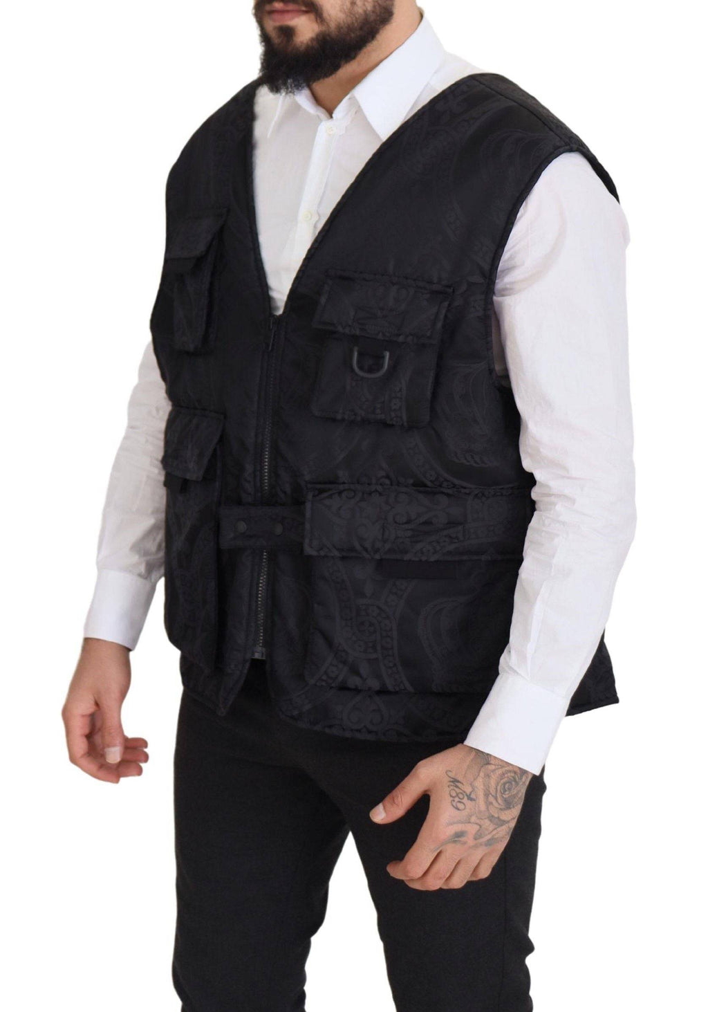Veste sans manches en nylon noir Dolce & Gabbana à fermeture éclair complète, vue rapprochée.