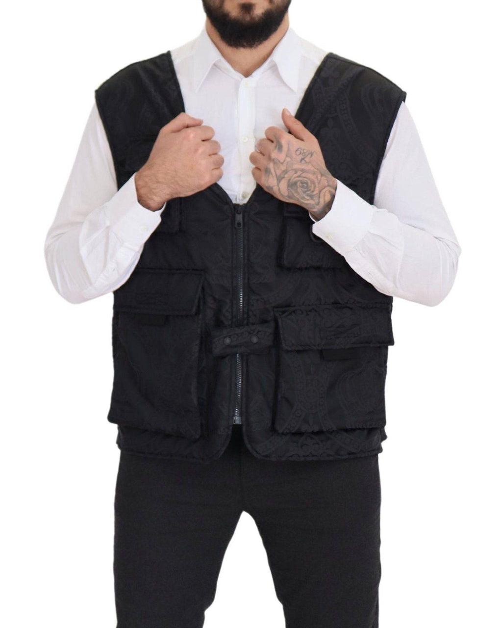 Veste sans manches en nylon noir Dolce & Gabbana avec fermeture éclair complète, style moderne et élégant.