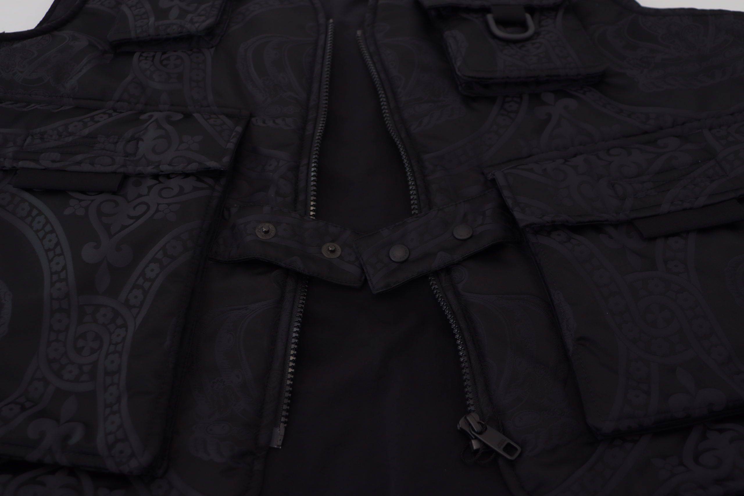 Veste sans manches en nylon noir Dolce & Gabbana avec fermeture éclair complète, style moderne et élégant.