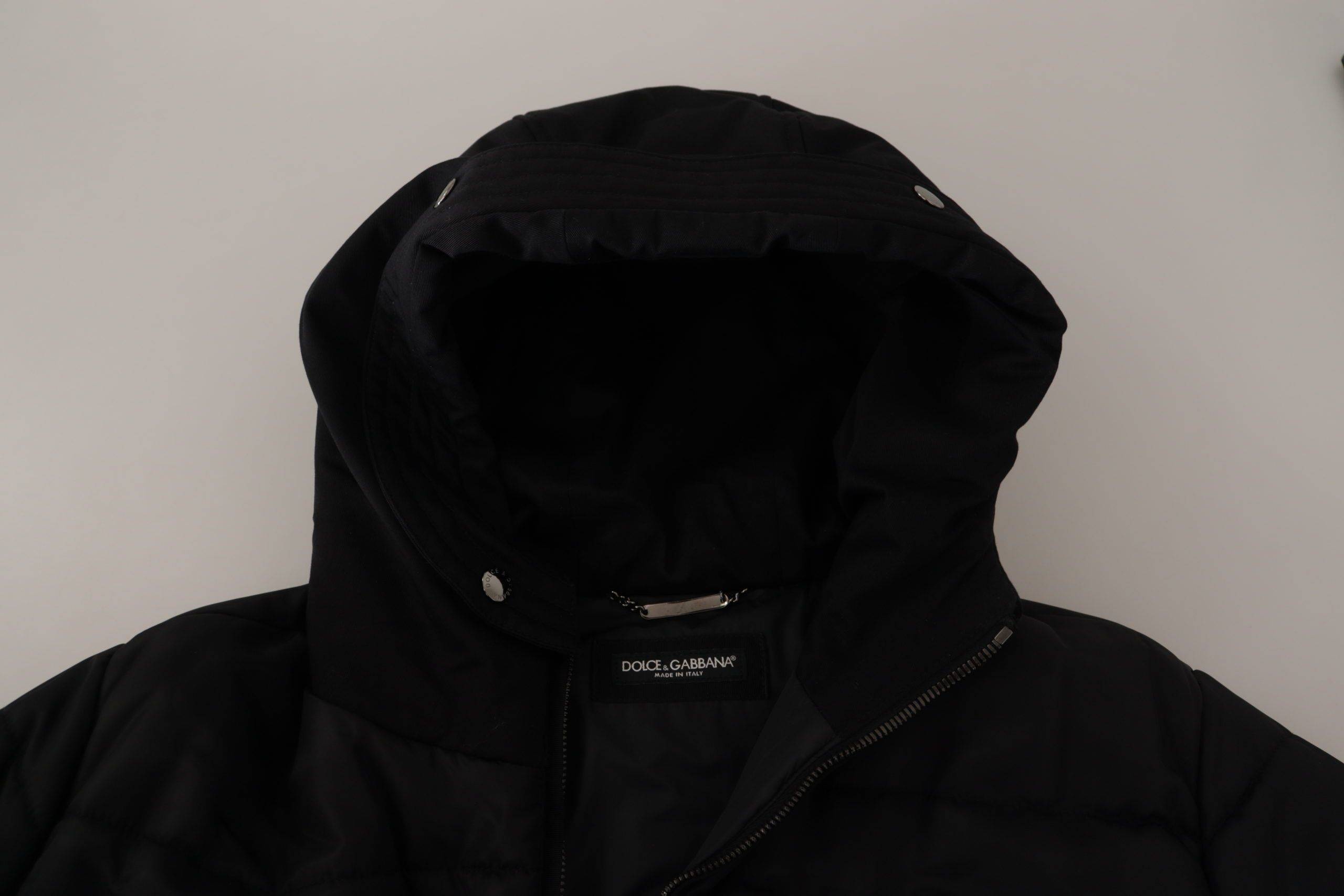 Veste d'hiver noire Dolce & Gabbana, parka en nylon avec capuche, style chaud et élégant pour la saison froide.