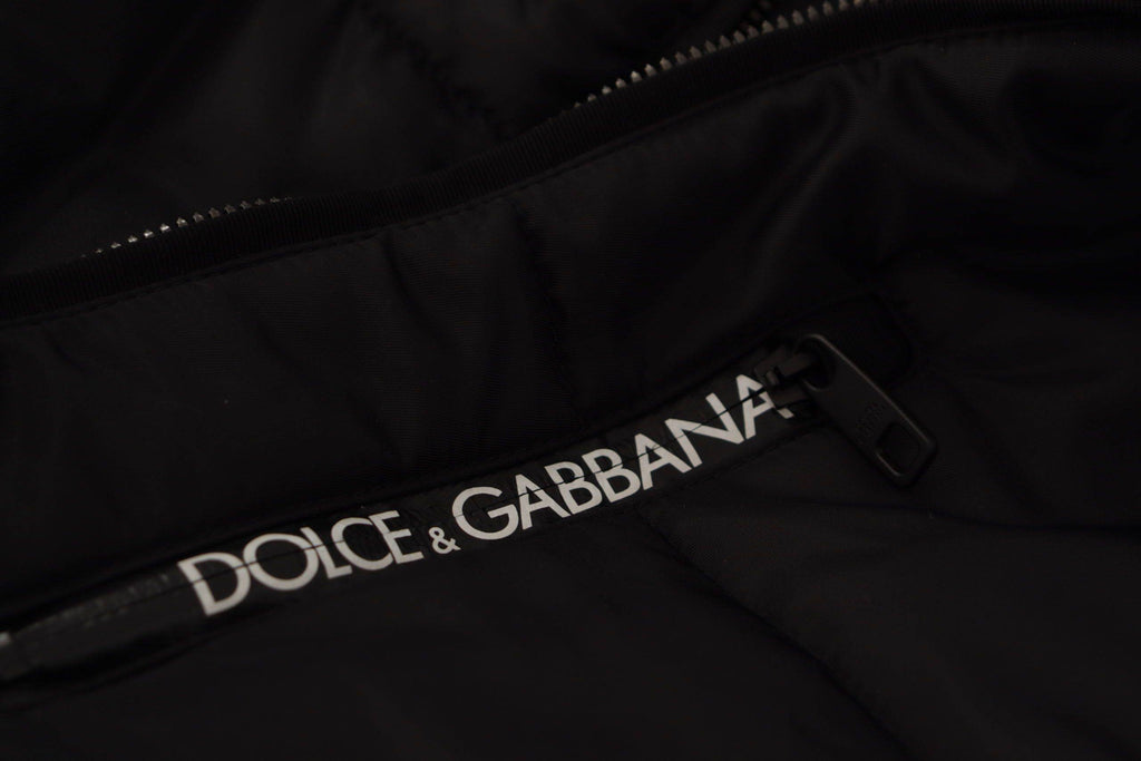 Anorak noir en nylon Dolce & Gabbana avec capuche, parfait pour l'hiver, à la mode et confortable.