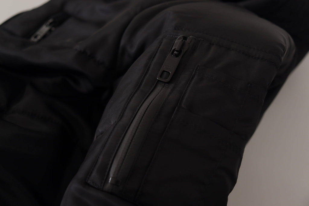Manteau parka noir en nylon avec capuche Dolce & Gabbana, veste d'hiver élégante et chaude, vue de face sur le produit.