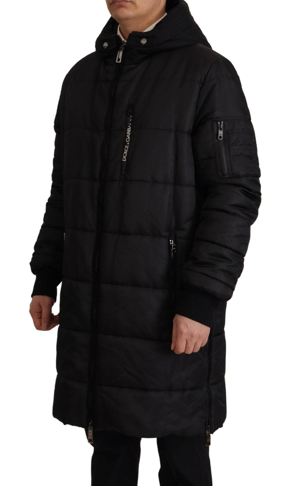 Veste d'hiver noire en nylon avec capuche de la parka Dolce & Gabbana, manteau chaud et élégant pour l'hiver.