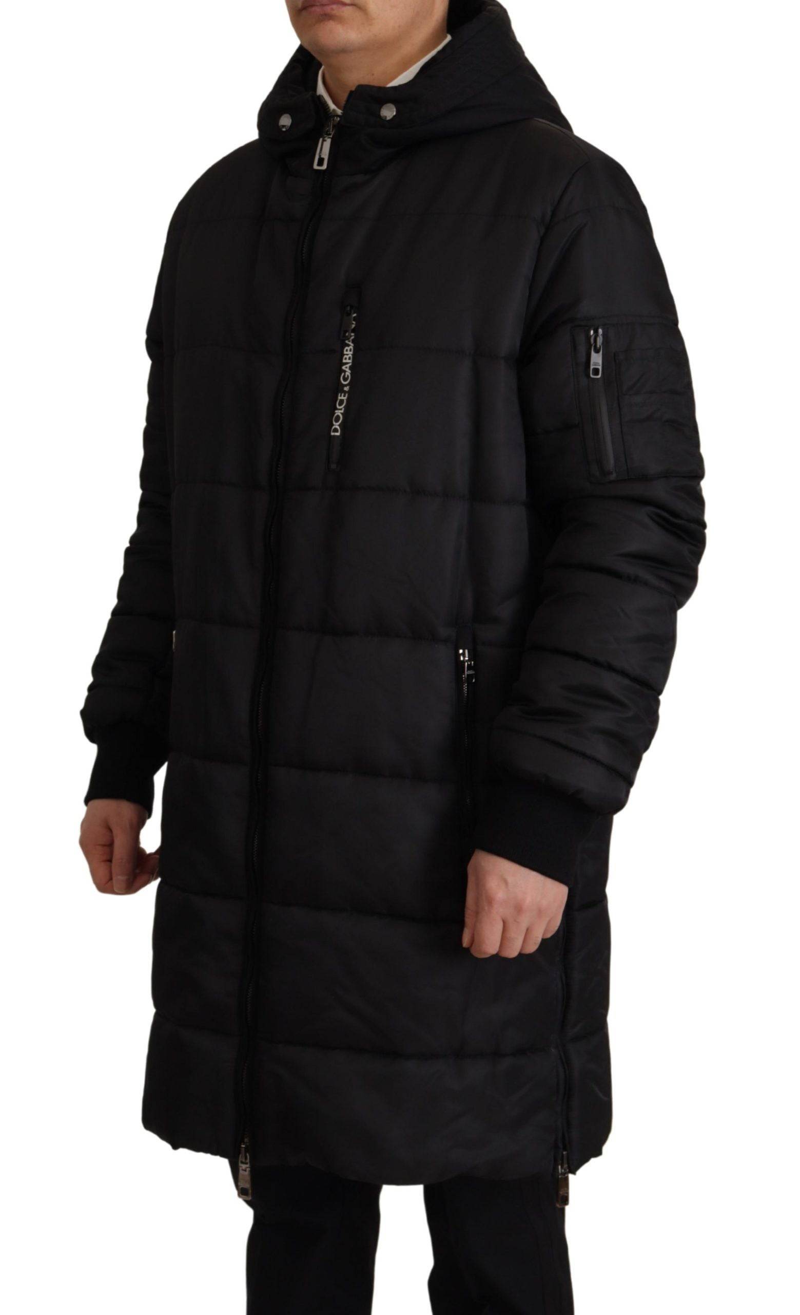 Veste d'hiver noire en nylon avec capuche de la parka Dolce & Gabbana, manteau chaud et élégant pour l'hiver.