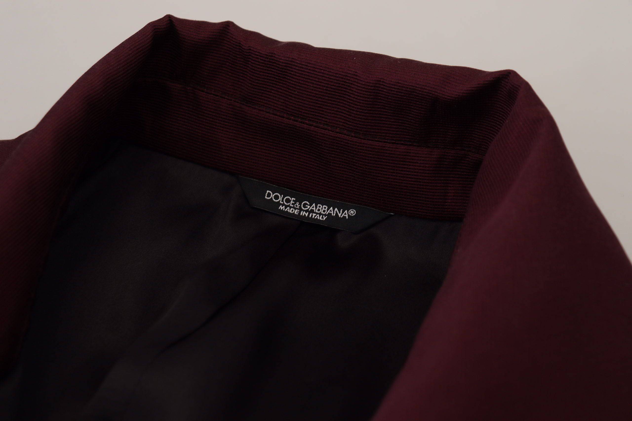 Veste en polyester rouge Bordeaux Dolce & Gabbana à double boutonnage, style élégant et moderne.
