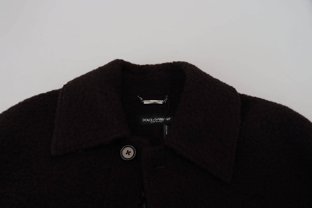 Manteau trench noir en alpaga de Dolce & Gabbana avec boutons, veste élégante et chaude, vue en gros plan.