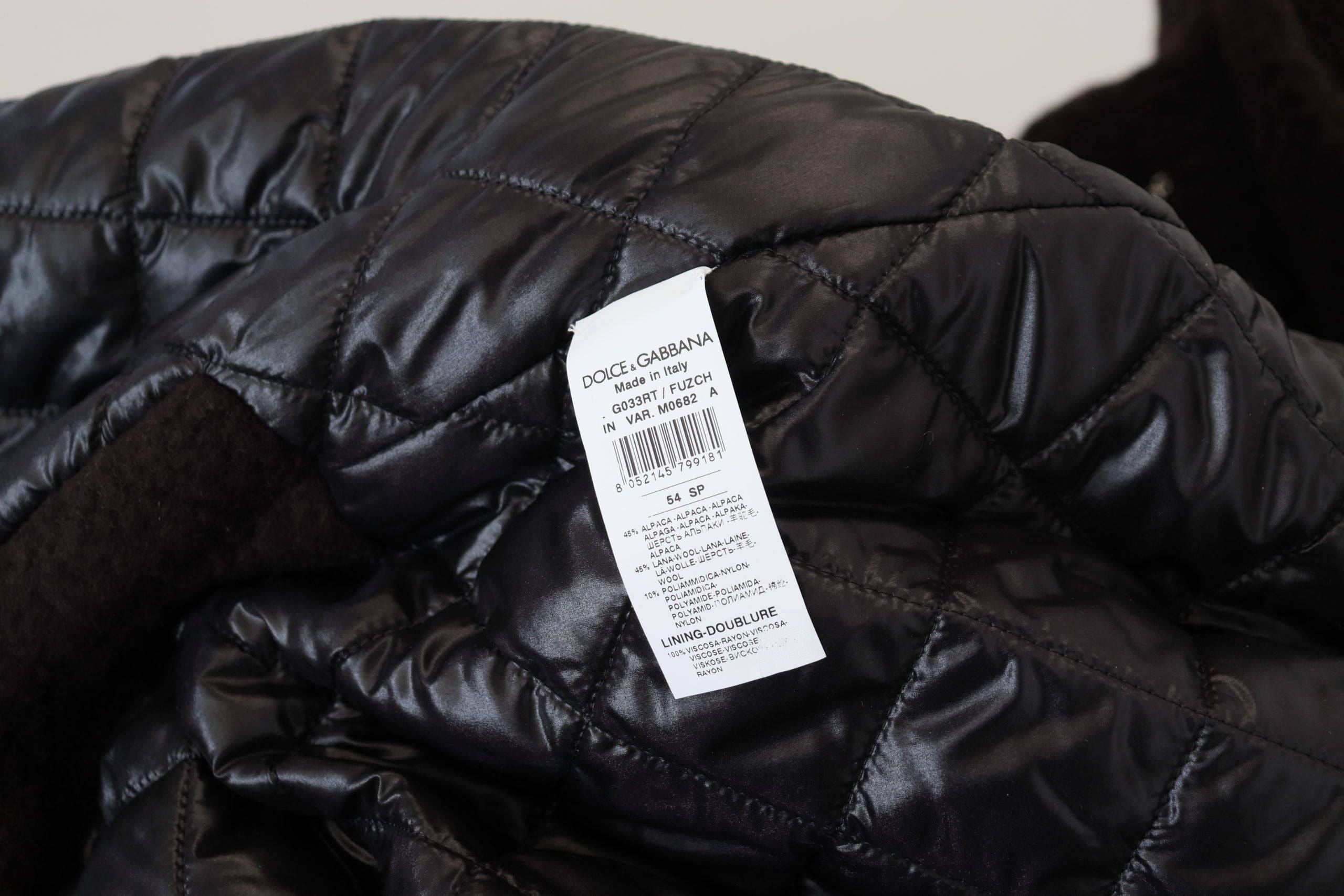Manteau trench noir en alpaga de Dolce & Gabbana avec boutons, mode élégante et tendance pour femme.