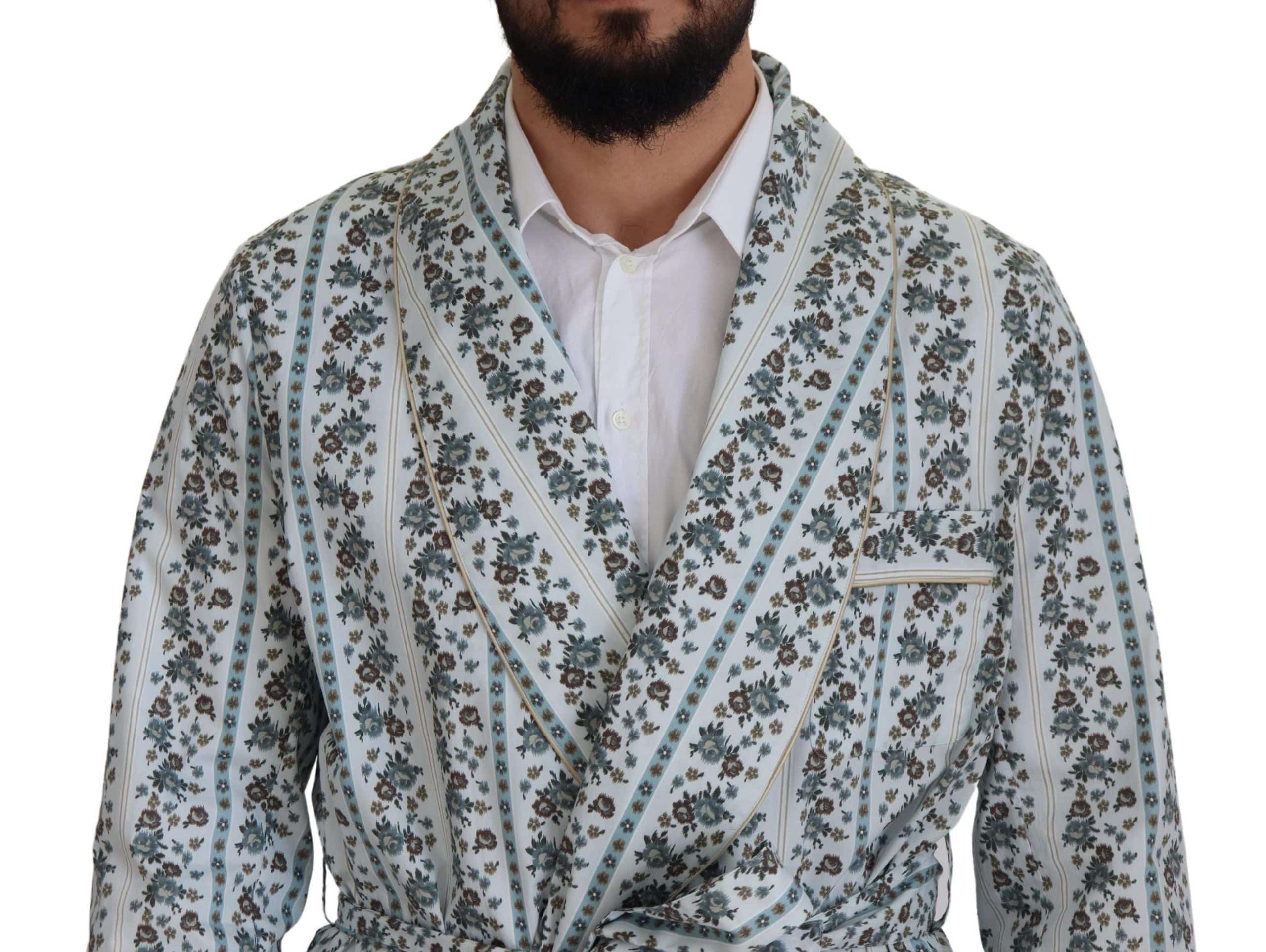 Robe-coat en coton à fleurs bleues Dolce & Gabbana, vêtement élégant avec détails floraux, porté sur un mannequin.