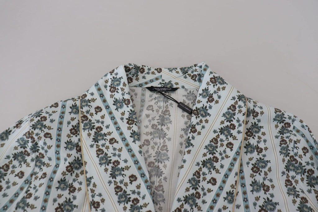 Robe-coat en coton à fleurs bleues de Dolce & Gabbana avec coupe élégante et détails floraux visibles sur l'image.
