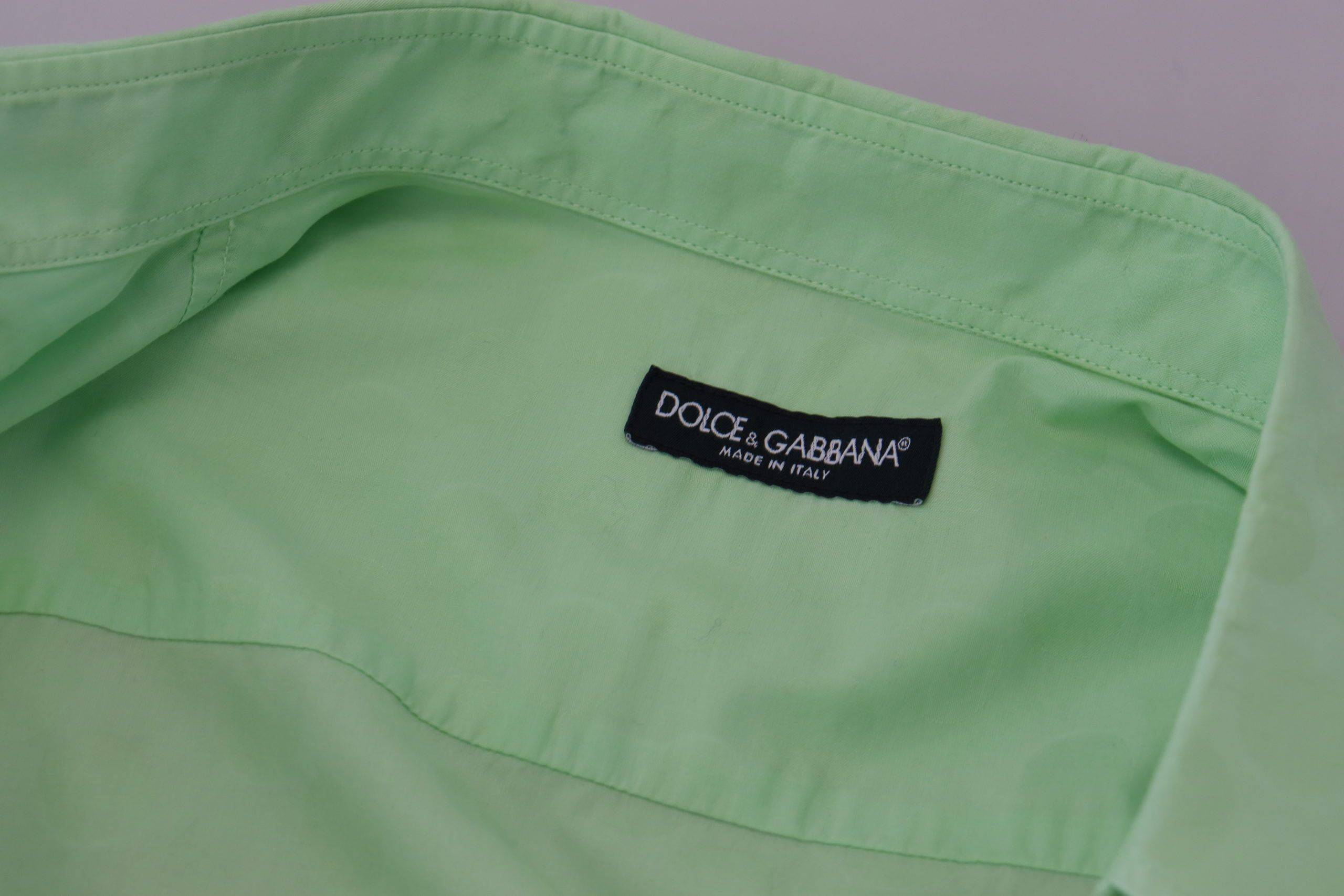 Chemise Dolce & Gabbana à manches longues vert menthe avec boutons, élégante et tendance.