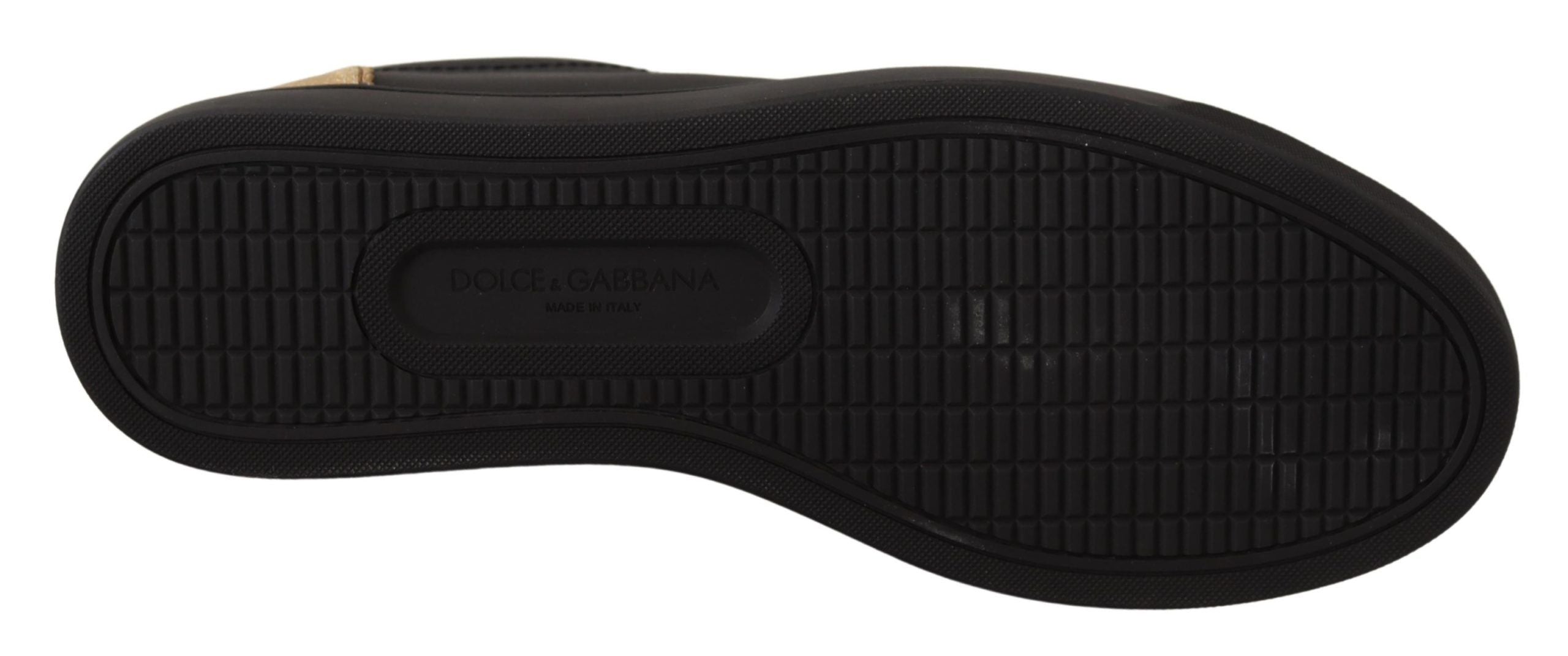 Sneakers basses en cuir noir et or pour femmes de Dolce & Gabbana, avec détails élégants et semelle blanche.