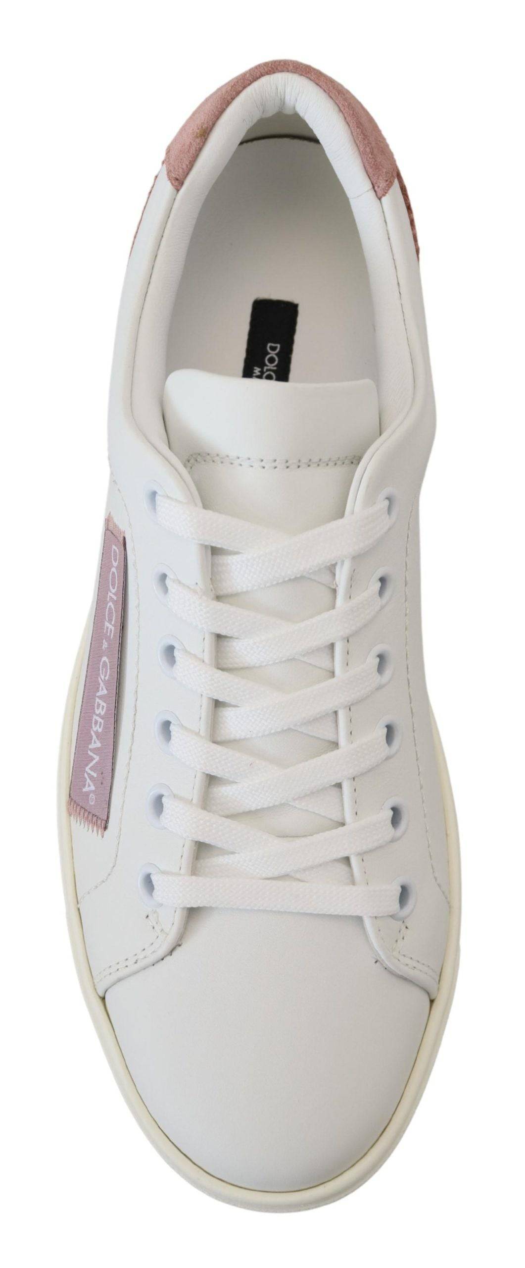 Chaussures sneakers basses en cuir blanc et rose de Dolce & Gabbana, élégantes et modernes, vues de face.
