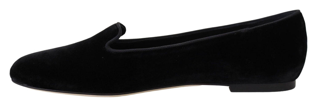 Chaussures plates Dolce & Gabbana en velours noir, mocassins slip-on élégants pour femmes.