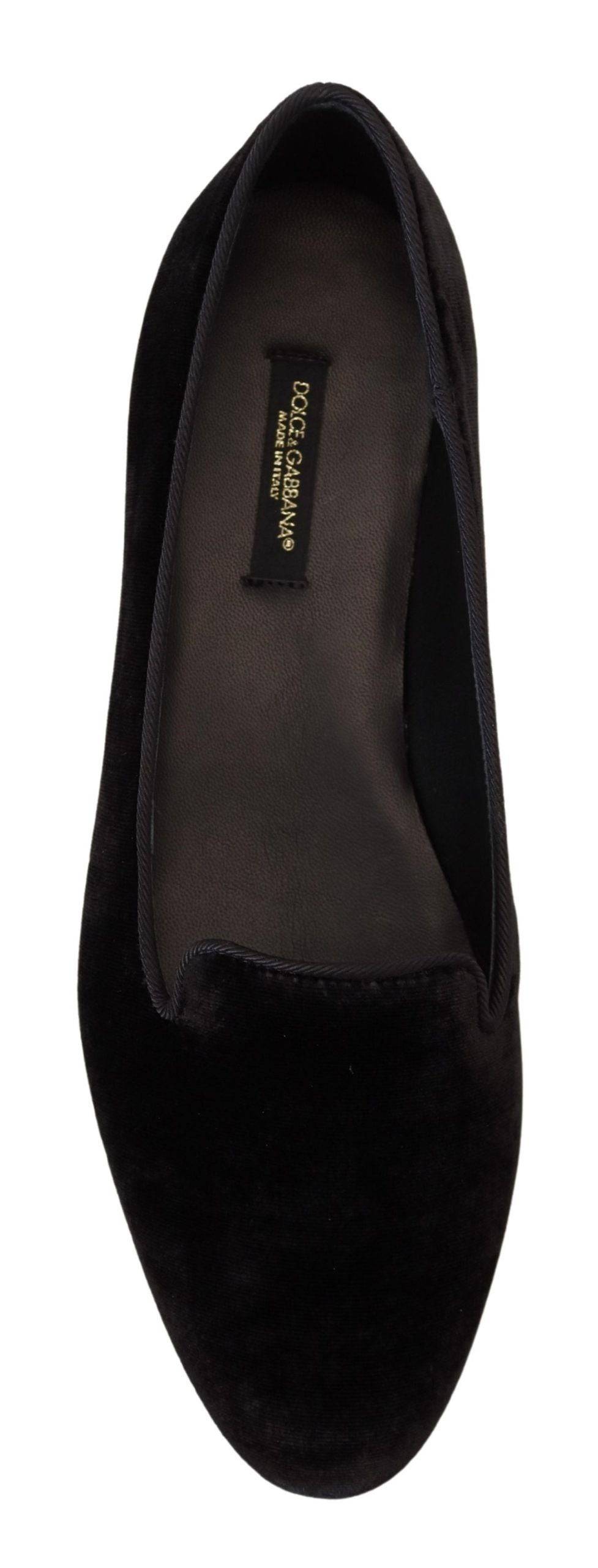 Chaussures plates Dolce & Gabbana en velours noir, mocassins slip-ons élégants pour femmes.
