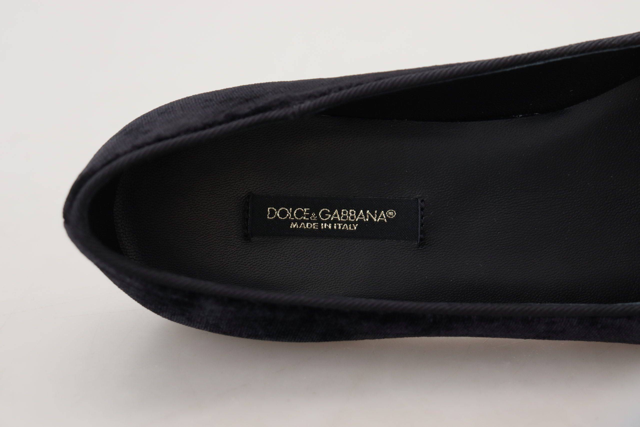 Chaussures Dolce & Gabbana en velours noir, mocassins plats slip-on élégants et confortables, vue de face.