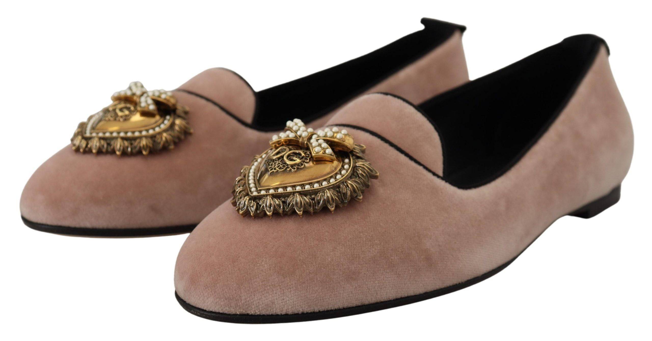 Chaussures Dolce & Gabbana en velours rose, slippers plates, mocassins élégants pour femmes.