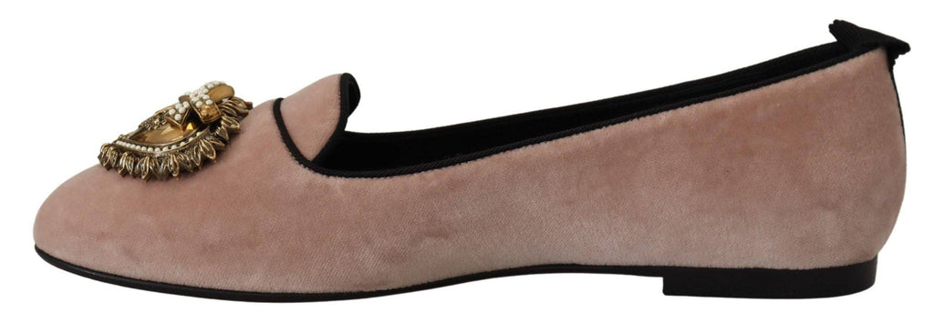 Chaussures plates Dolce & Gabbana en velours rose, mocassins slip-on élégants pour femmes.