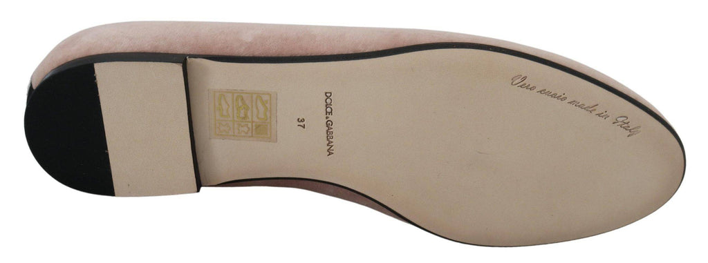 Chaussures plates Dolce & Gabbana en velours rose, mocassins slip-on élégants pour femmes.