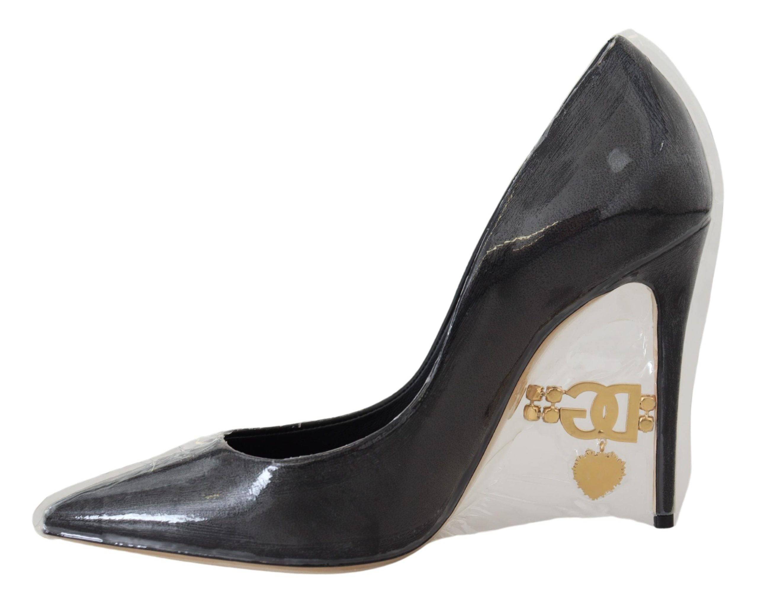 Escarpins en cuir noir de Dolce & Gabbana avec finition en plastique, talons élégants et design sophistiqué.