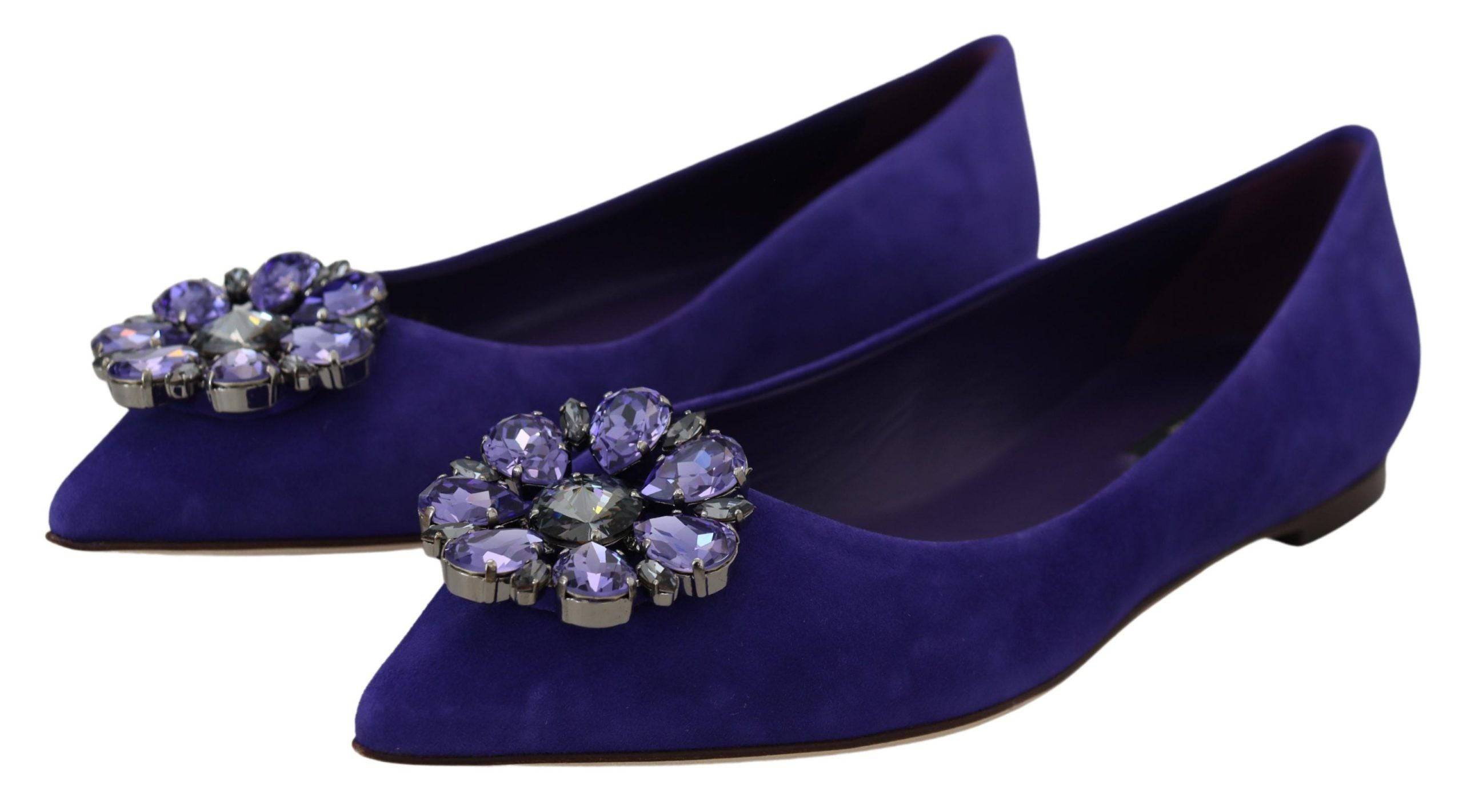 Chaussures plates en daim violet Dolce & Gabbana avec cristaux, loafers élégants et sophistiqués, vues de face.