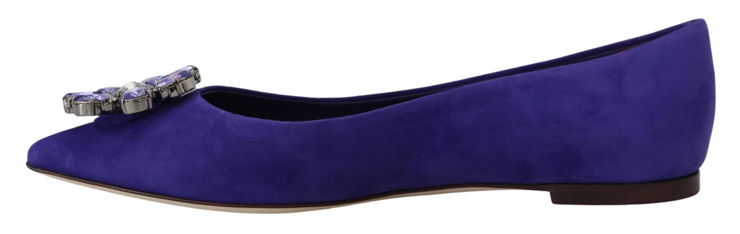 Chaussures Dolce & Gabbana en daim violet avec cristaux, mocassins plats élégants pour femmes.