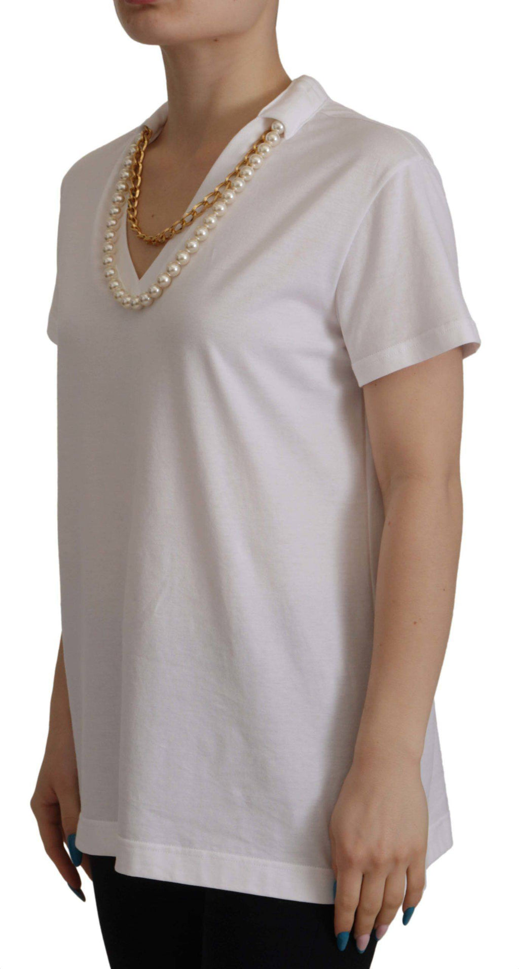 T-shirt blanc Dolce & Gabbana avec col orné de bijoux, vue de face, détails du col et du haut à embellissements.