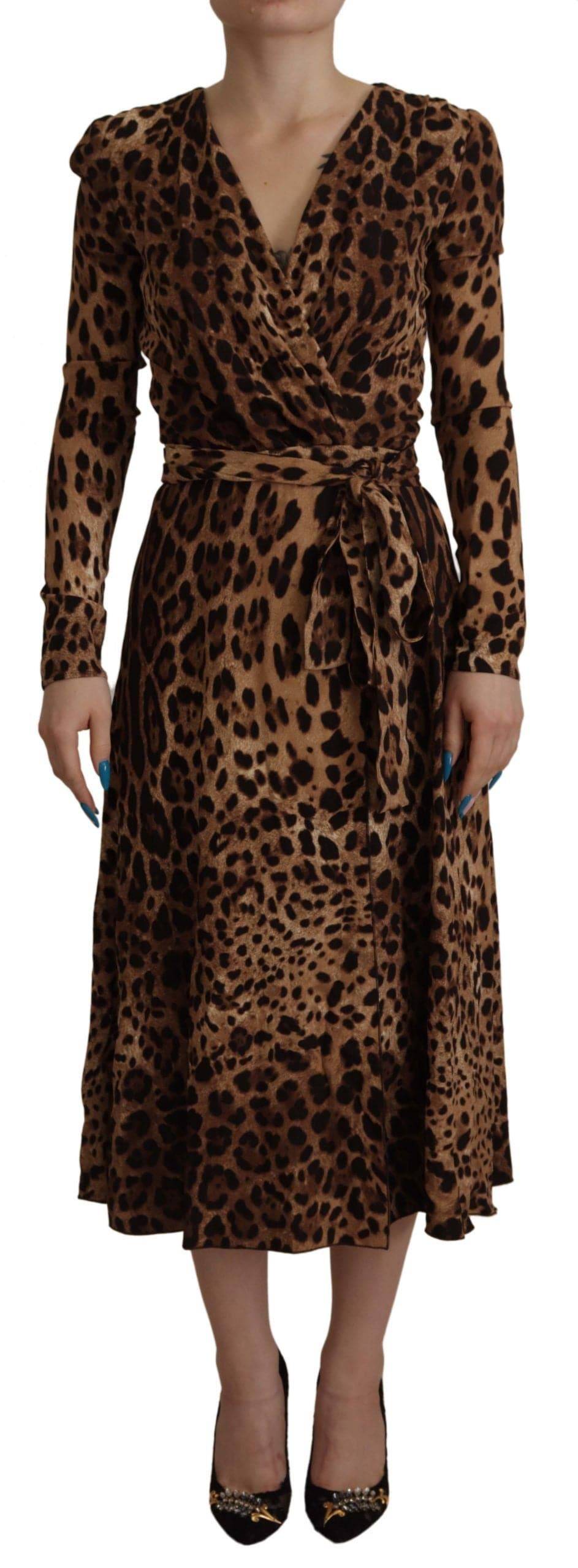 Robe longue à motif léopard marron Dolce & Gabbana, coupe enveloppante et style évasé en viscose.